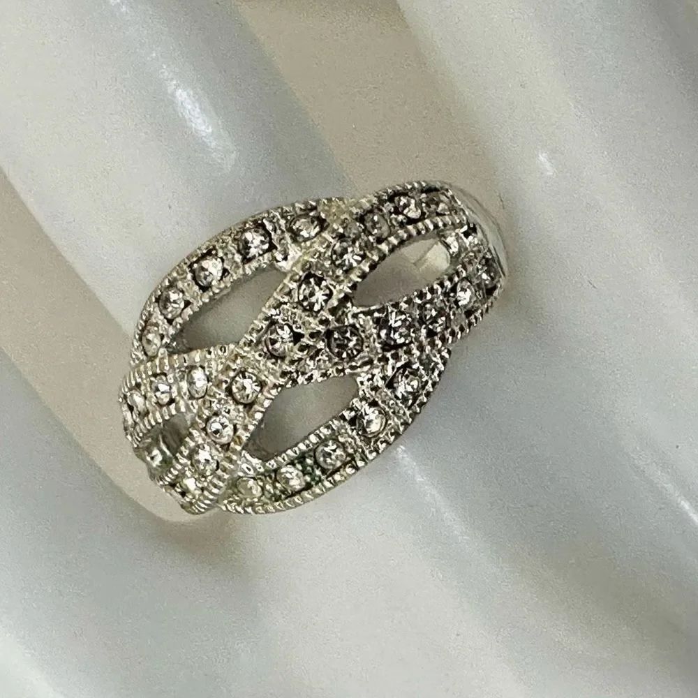 Silver tone rhinestone ring